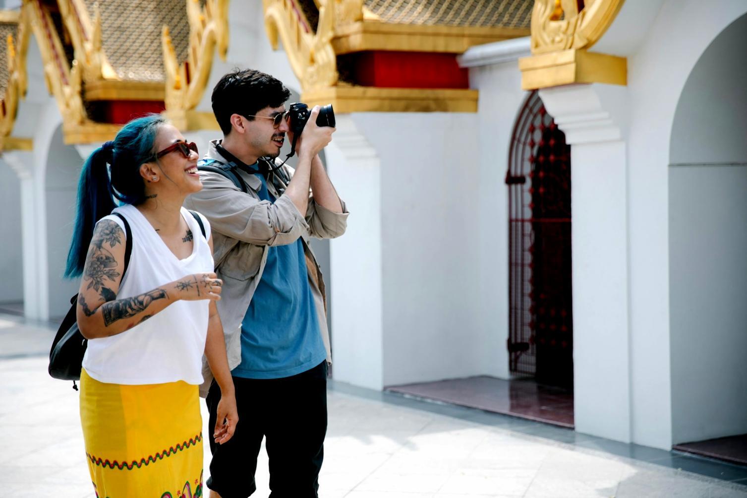 Робочий простір студії Nuvinaigrette з професійним світловим обладнанням та фонами для портретної зйомки